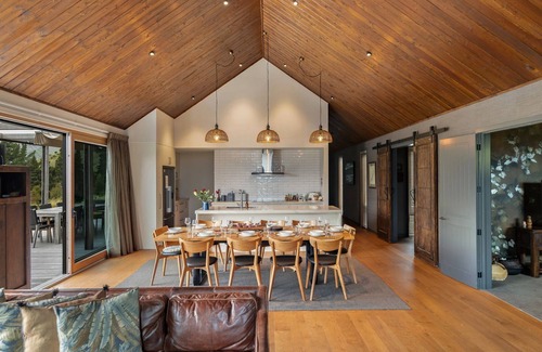 Lake Hayes House | Lake View Retreat with Hot Tub & Alfresco Dining
