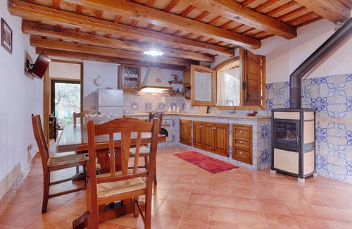 Castelluzzo Villa | Rustic Sicilian Farmhouse with Private Pool and Breakfast