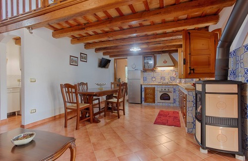 Castelluzzo Villa | Rustic Sicilian Farmhouse with Private Pool and Breakfast