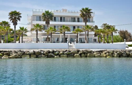 Sidari Hotel | Sidari Beach Hotel: Oceanfront Retreat with Pool & Hot Tub