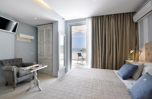 Sidari Hotel | Sidari Beach Hotel: Oceanfront Retreat with Pool & Hot Tub