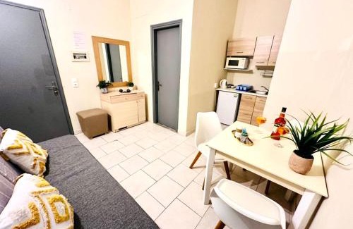 Sidari Apartment | Relax at Sidari Vibes Aparthotel with Oceanfront Pool Access