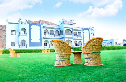 Pushkar Resort | Idyllic Siddarth Resort: Scenic Mountain Views & Pool Access