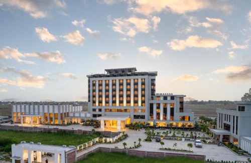 Siddharthanagar Hotel | Experience Siddhartha Vilasa: 5-Star Comfort with Pool