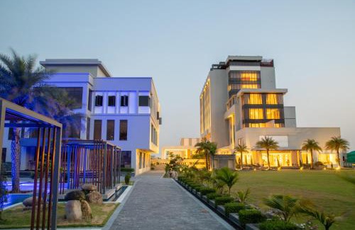 Siddharthanagar Hotel | Experience Siddhartha Vilasa: 5-Star Comfort with Pool