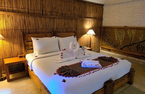 Meghauli Hotel | Exceptional Stay at Sarang Wildlife Sanctuary with Pool & Dining