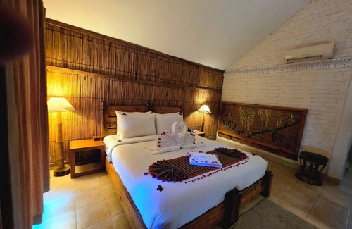 Meghauli Hotel | Exceptional Stay at Sarang Wildlife Sanctuary with Pool & Dining