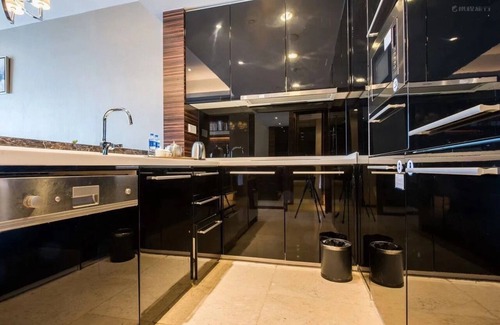 Yuexiu Apartment | Family-Friendly Side Apartment with Kitchen Amenities