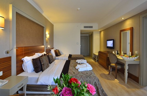 Side Resort | Experience Side Crown Palace with Ocean View & Spa Access