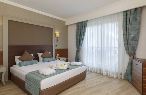 Side Resort | Experience Side Crown Palace with Ocean View & Spa Access