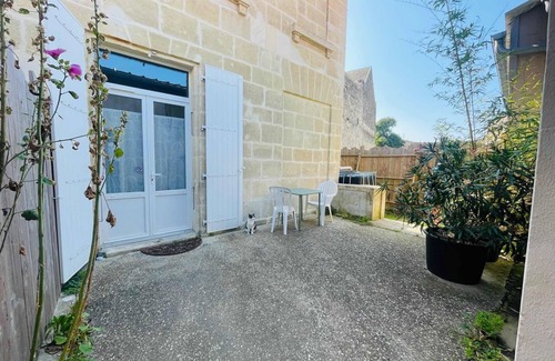 Rochefort Apartment | Charming Garden Apartment in Downtown Rochefort/Mer - 9.6/10