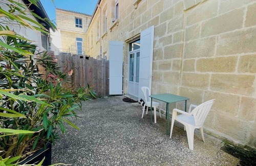 Rochefort Apartment | Charming Garden Apartment in Downtown Rochefort/Mer - 9.6/10