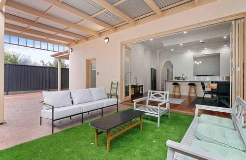 Thebarton House | Premium 3-Bedroom Retreat Just Minutes from the CBD