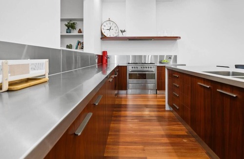 Thebarton House | Premium 3-Bedroom Retreat Just Minutes from the CBD