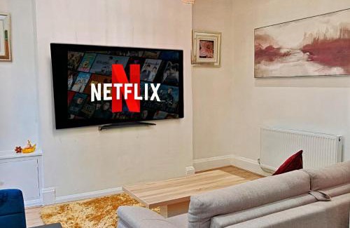 Liverpool Apartment | Botanic Residence: Guest Rated 10/10 & Family Pet Friendly
