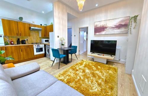 Liverpool Apartment | Botanic Residence: Guest Rated 10/10 & Family Pet Friendly