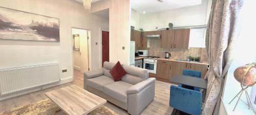 Liverpool Apartment | Botanic Residence: Guest Rated 10/10 & Family Pet Friendly