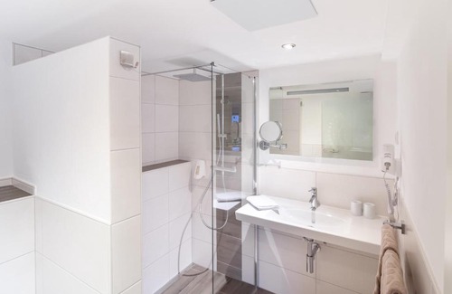 Ellscheid House | Tranquil Siebente - Gästezimmer with Breakfast and Hot Tub