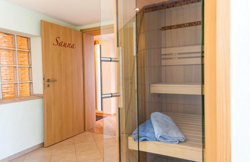 Ellscheid House | Tranquil Siebente - Gästezimmer with Breakfast and Hot Tub