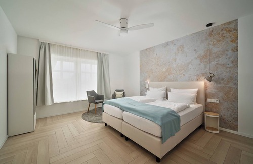 Carolinensiel Hotel | Discover Siebzehn80: Guest Rated 9.8 with Family-Friendly Amenities