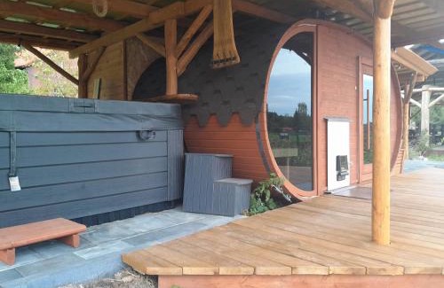 Biskupiec House | Pet-Friendly Siedlisko Pod Dębem with Private Beach Access