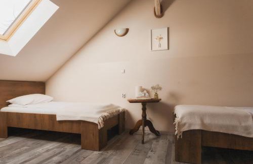 Biskupiec House | Pet-Friendly Siedlisko Pod Dębem with Private Beach Access