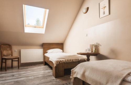 Biskupiec House | Pet-Friendly Siedlisko Pod Dębem with Private Beach Access