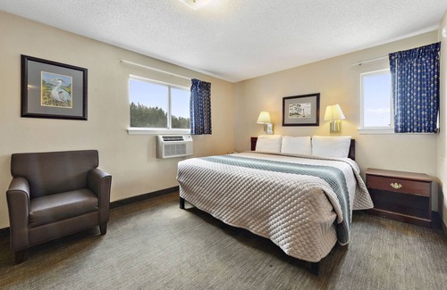 Gautier Hotel | Relax at Siegel Select Gautier with Pool and Spa Amenities