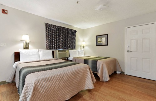 Gautier Hotel | Relax at Siegel Select Gautier with Pool and Spa Amenities