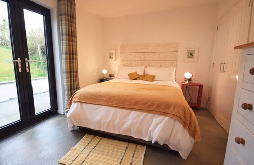 Holsworthy House | Comfortable Sienna Cottage at Glebe Farm - Pet Friendly Stay