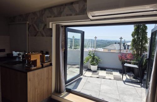 Lugo Apartment | Experience Siente Muralla: Pet-Friendly & 4-Star Comfort