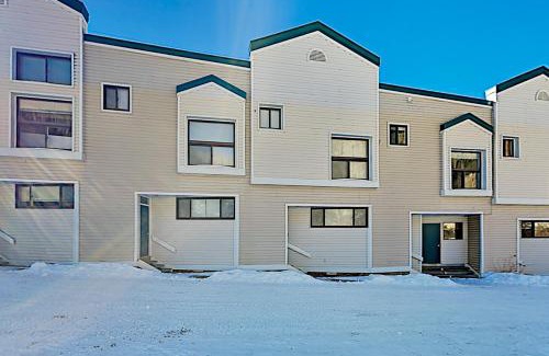 Taos Ski Valley Apartment | Relaxing Getaway at Sierra Del Sol 30 with Hot Tub Access