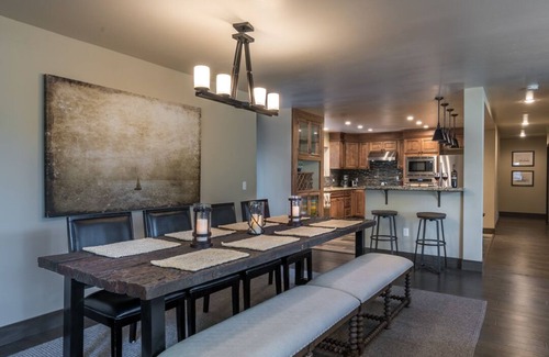 Montgomery Estates House | Experience Sierra House Chalet: 7 Bedrooms, Hot Tub & Pool