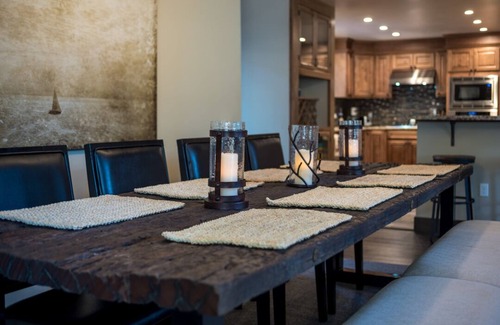Montgomery Estates House | Experience Sierra House Chalet: 7 Bedrooms, Hot Tub & Pool