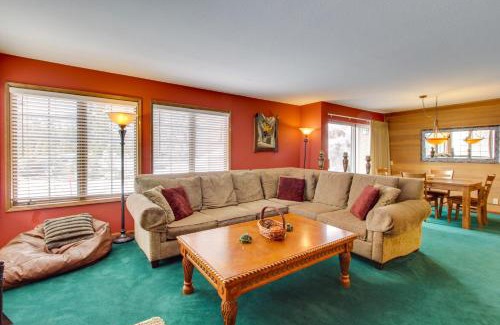 Mammoth Lakes Apartment | Cozy Sierra Megeve 9 with Relaxing Hot Tub Amenities