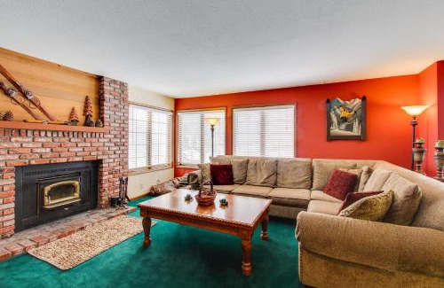 Mammoth Lakes Apartment | Cozy Sierra Megeve 9 with Relaxing Hot Tub Amenities