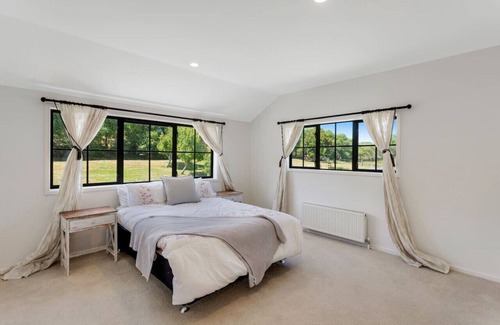 Dairy Flat House | Discover Sierra Sky Manor: Family-Friendly Retreat in Countryside