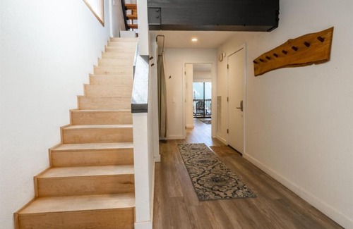 June Lake Apartment | Top-Rated Sierra Suns 6: Family-Friendly with Kitchen Access
