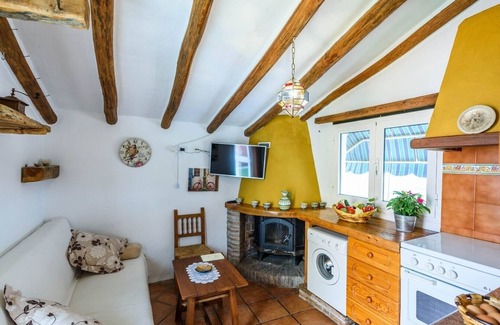 Alcaucin Villa | Relaxing Retreat at Sierra Tejeda with Spa & Kitchen