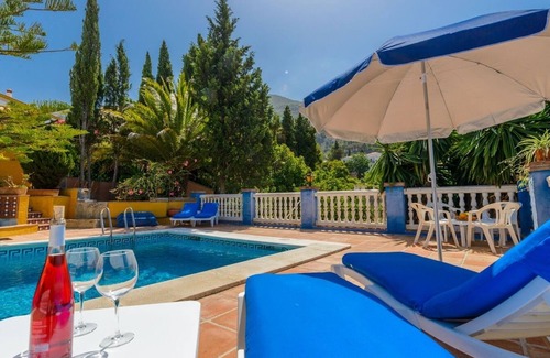 Alcaucin Villa | Escape to Sierra Tejeda - Casa Jardín Alcaucín with Spa