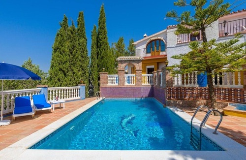 Alcaucin Villa | Escape to Sierra Tejeda - Casa Jardín Alcaucín with Spa