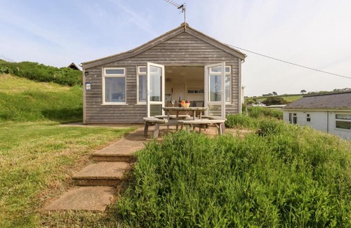 Eype House | Discover Siesta Chalet: Child-Friendly 4-Star Retreat