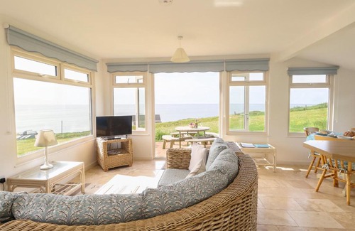 Eype House | Discover Siesta Chalet: Child-Friendly 4-Star Retreat