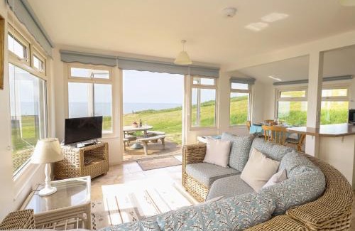 Eype House | Discover Siesta Chalet: Child-Friendly 4-Star Retreat