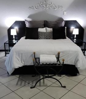 Musina House | Inviting Siesta Guest House: Family-Friendly with Pool & Breakfast