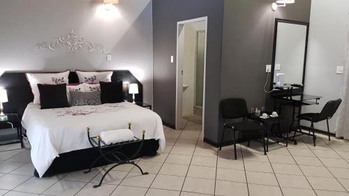 Musina House | Inviting Siesta Guest House: Family-Friendly with Pool & Breakfast