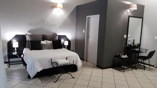 Musina House | Inviting Siesta Guest House: Family-Friendly with Pool & Breakfast