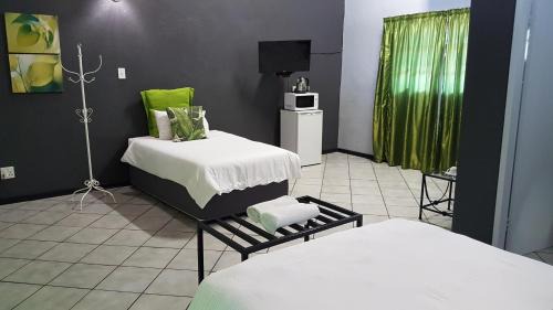 Musina House | Inviting Siesta Guest House: Family-Friendly with Pool & Breakfast