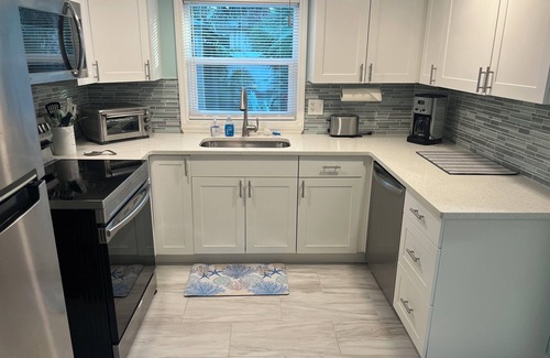 Siesta Key Cottage | Charming Siesta Key Cottage with Private Heated Pool