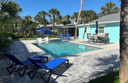 Siesta Key Cottage | Charming Siesta Key Cottage with Private Heated Pool